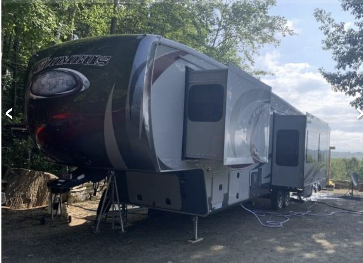 Camper Fifth Wheel