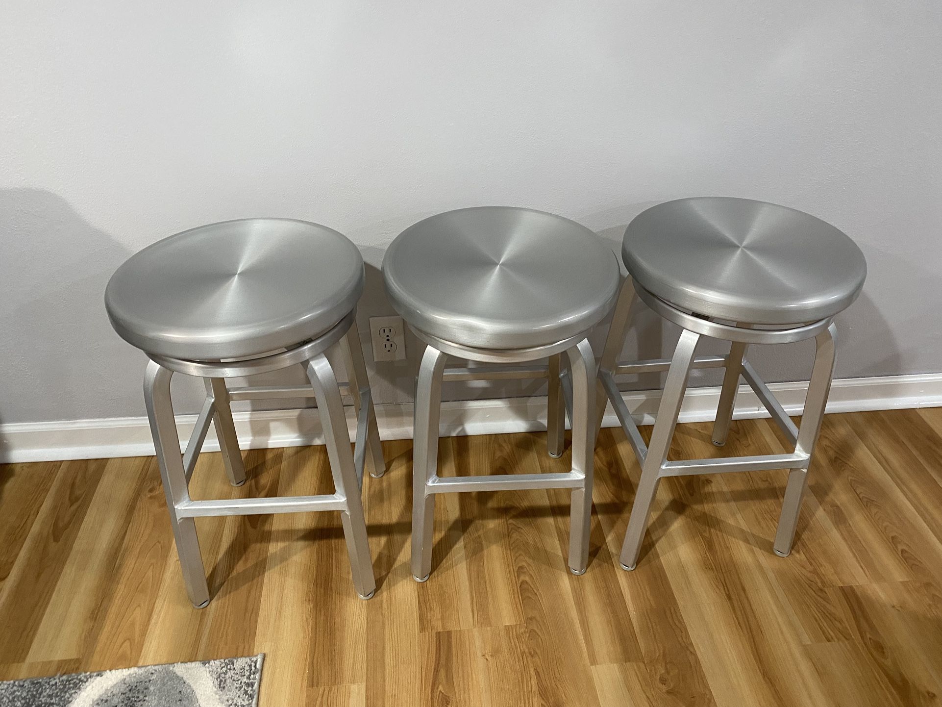 4 Metal, Same Chair, Spinning Around