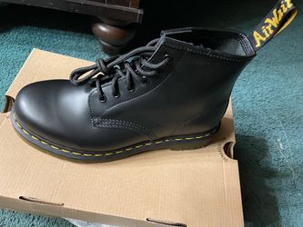ORIGINAL DR. MARTENS  101 YS BLACK ~ SZ 8