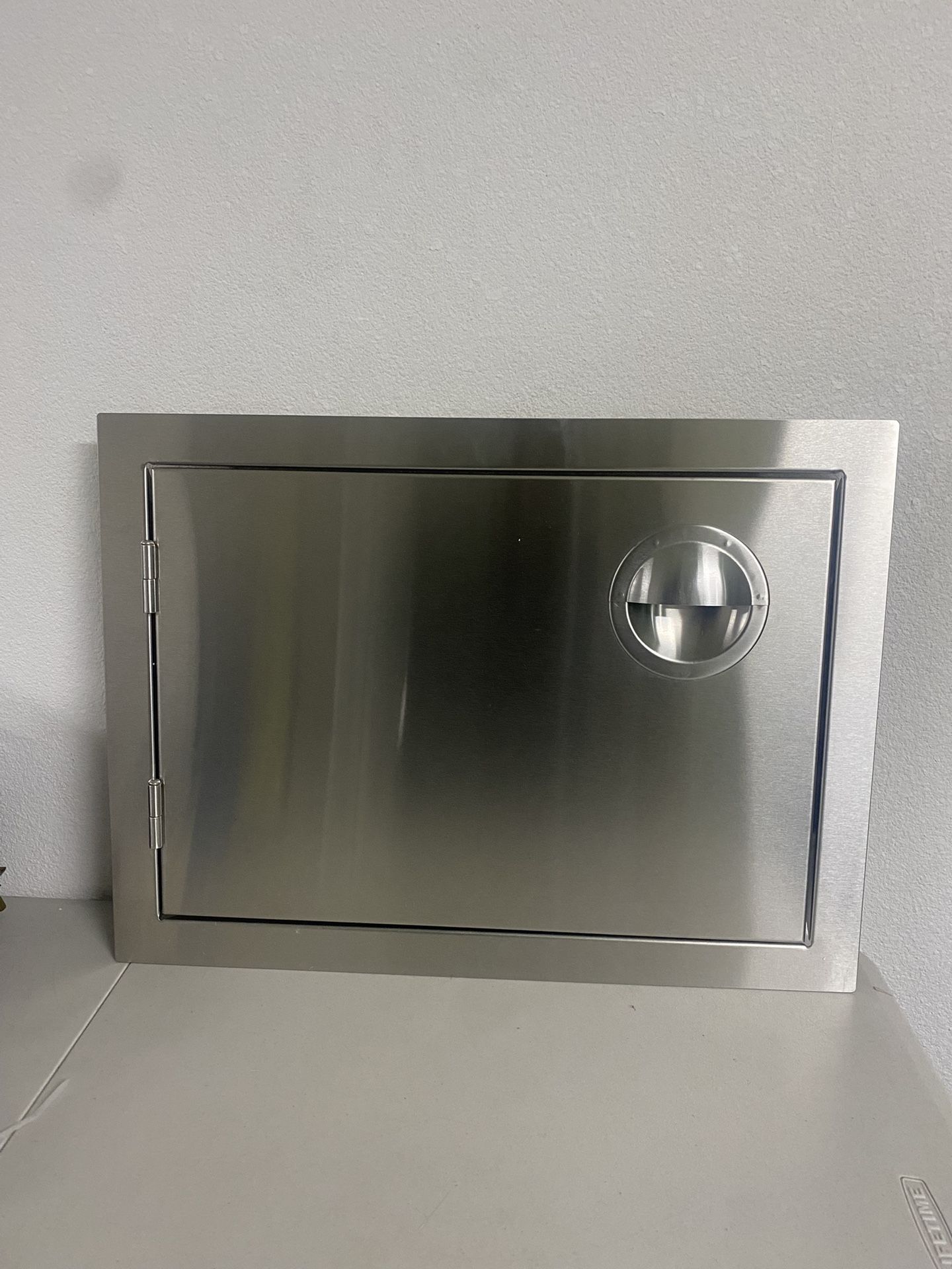 LUXOR 14" X 20" STAINLESS STEEL HORIZONTAL SINGLE DOOR RIGHT HANDLE SLIMLINE SERIES AHT-ADB-1420HR