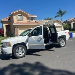 Truck 2013 Chevy Silverado extended cab z71 4x4