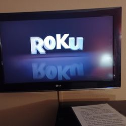 32 Inch Lg Tv  Comes With Roku Stick