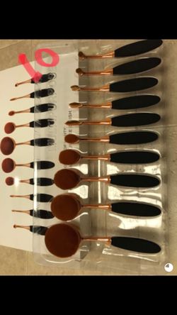 Makeup brushes
