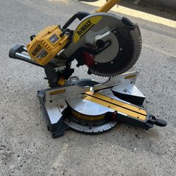Dewalt 60v Flexvolt 12in Sliding Miter Saw (tool Only) 