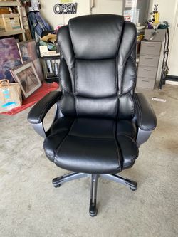 High-Back Ergonomic Office Chair – Excellent Condition Home Furniture