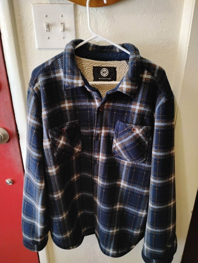 Very Nice Weatherproof Sherpa Jacket Size (2XL) Located In Reedley 