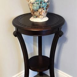Two 18" W x 29" H - Set of end tables