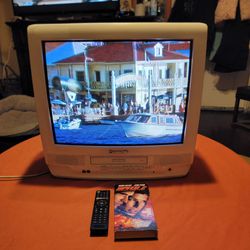Panasonic Omnivision 20" CRT TV/VCR VHS Combo With Remote-White