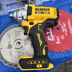 Dewalt 1/2 Mid Torque Impact And 3/8 Ratchet With Battery And Charger 