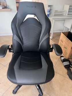 MOVING SALE!! Emerge gaming chair