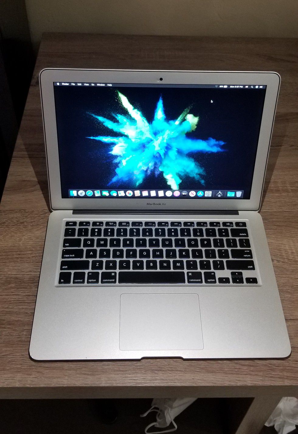 Apple MacBook Air 13.3 in A1466 2014