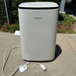 Honeywell 14000 BTU Portable Air Conditioner 
