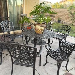 set of 9 total heavy chair/table w/glass on top round