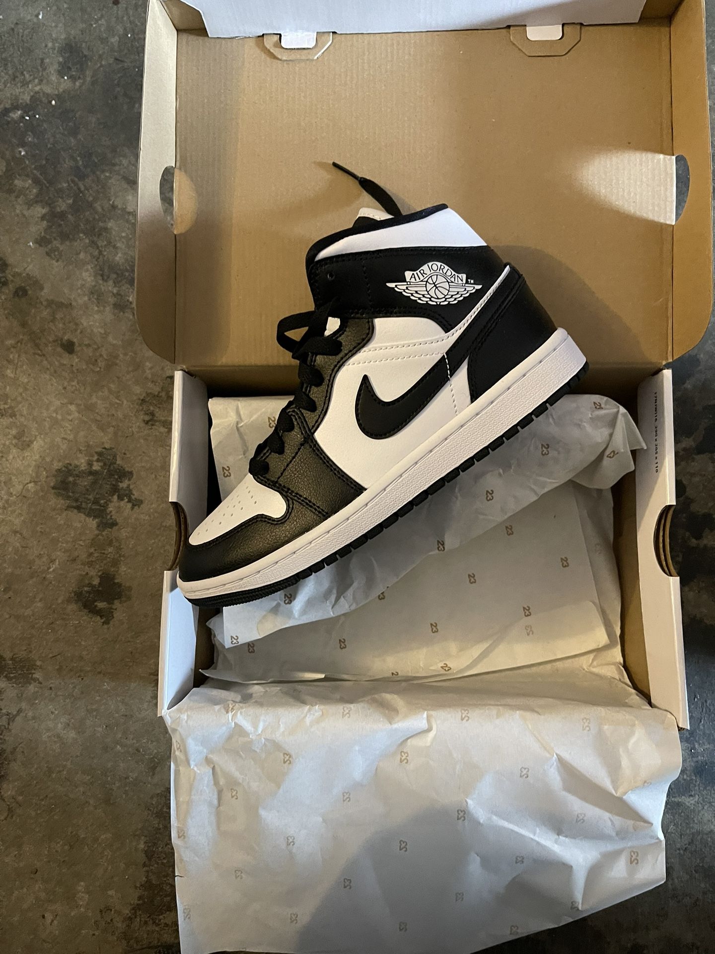 Jordan 1 Black And White