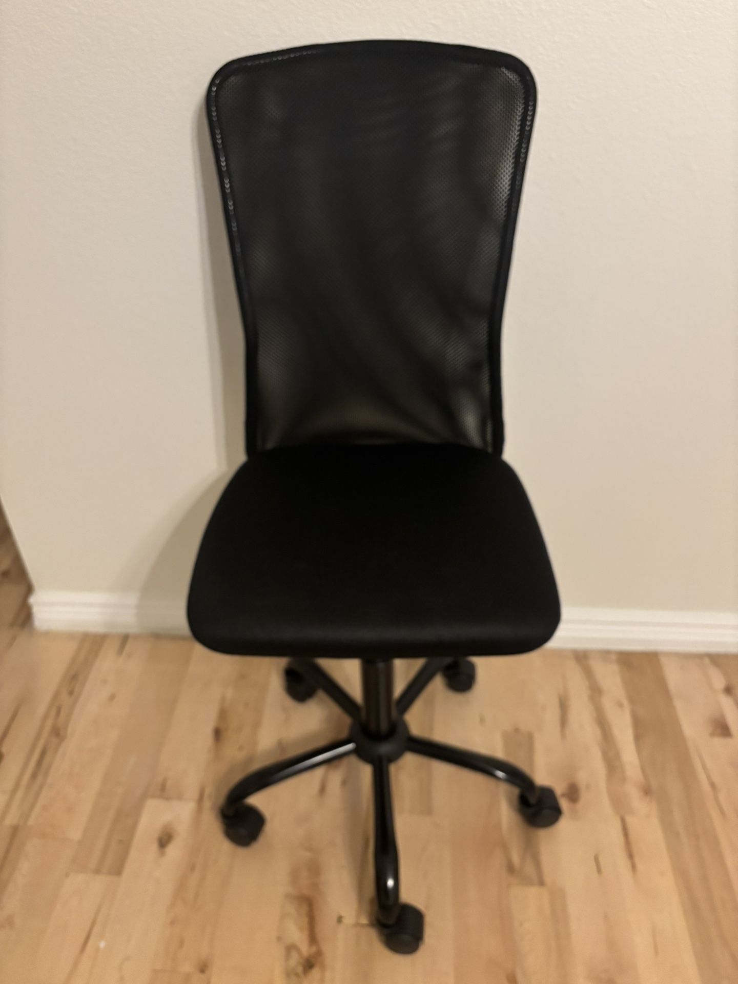 Black Mesh Back No Arms Office Chair