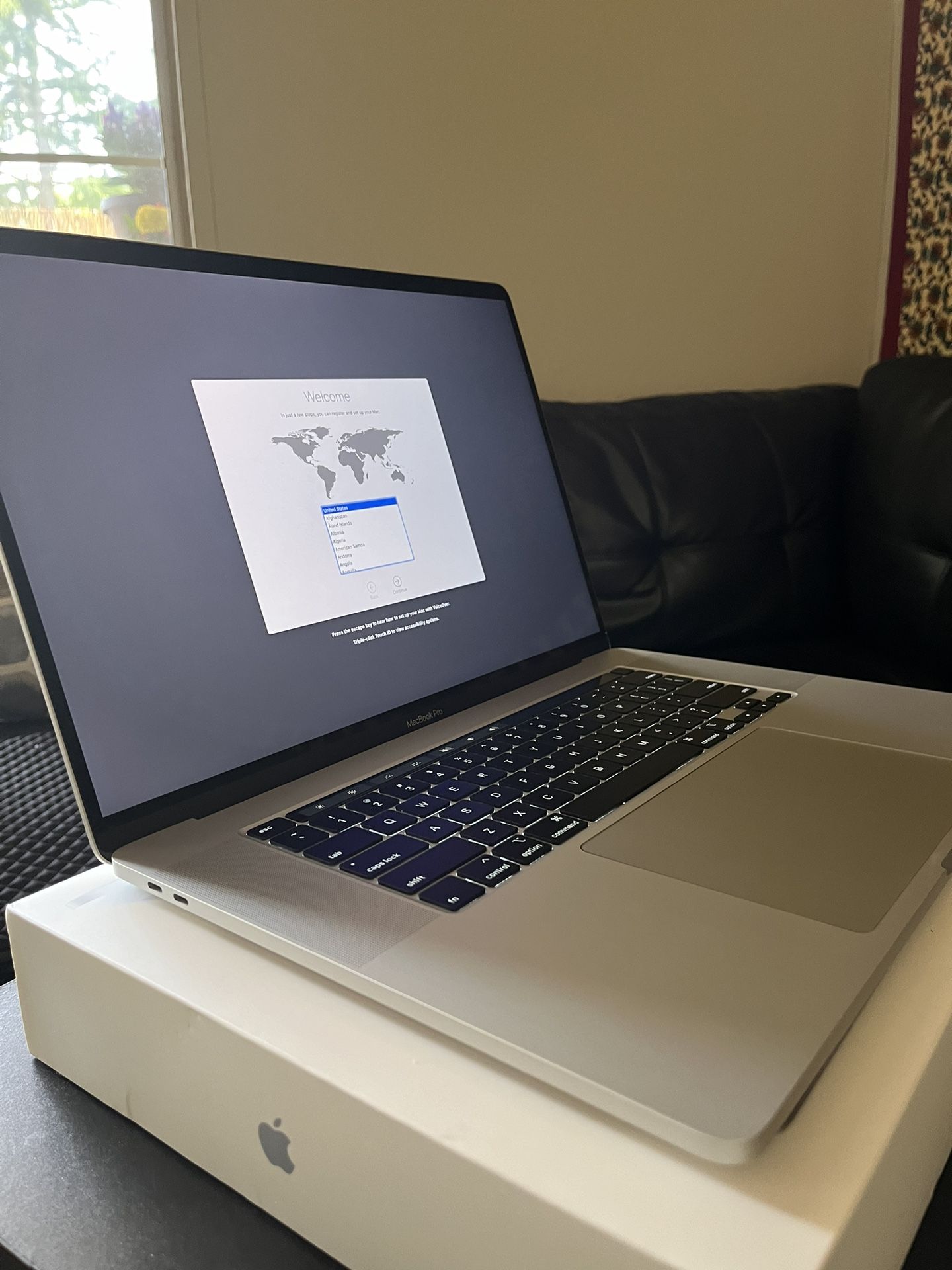 MacBook Pro 16-inch 2019 W/ Touch Bar 512GB SSD
