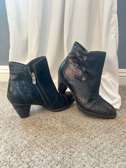 Women's Embossed Floral Heeled Ankle Boots Size 39 (8.5)