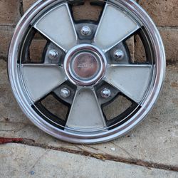 1967 Impala Nova Chevelle Malibu Camero SS Accessory Hubcap 
