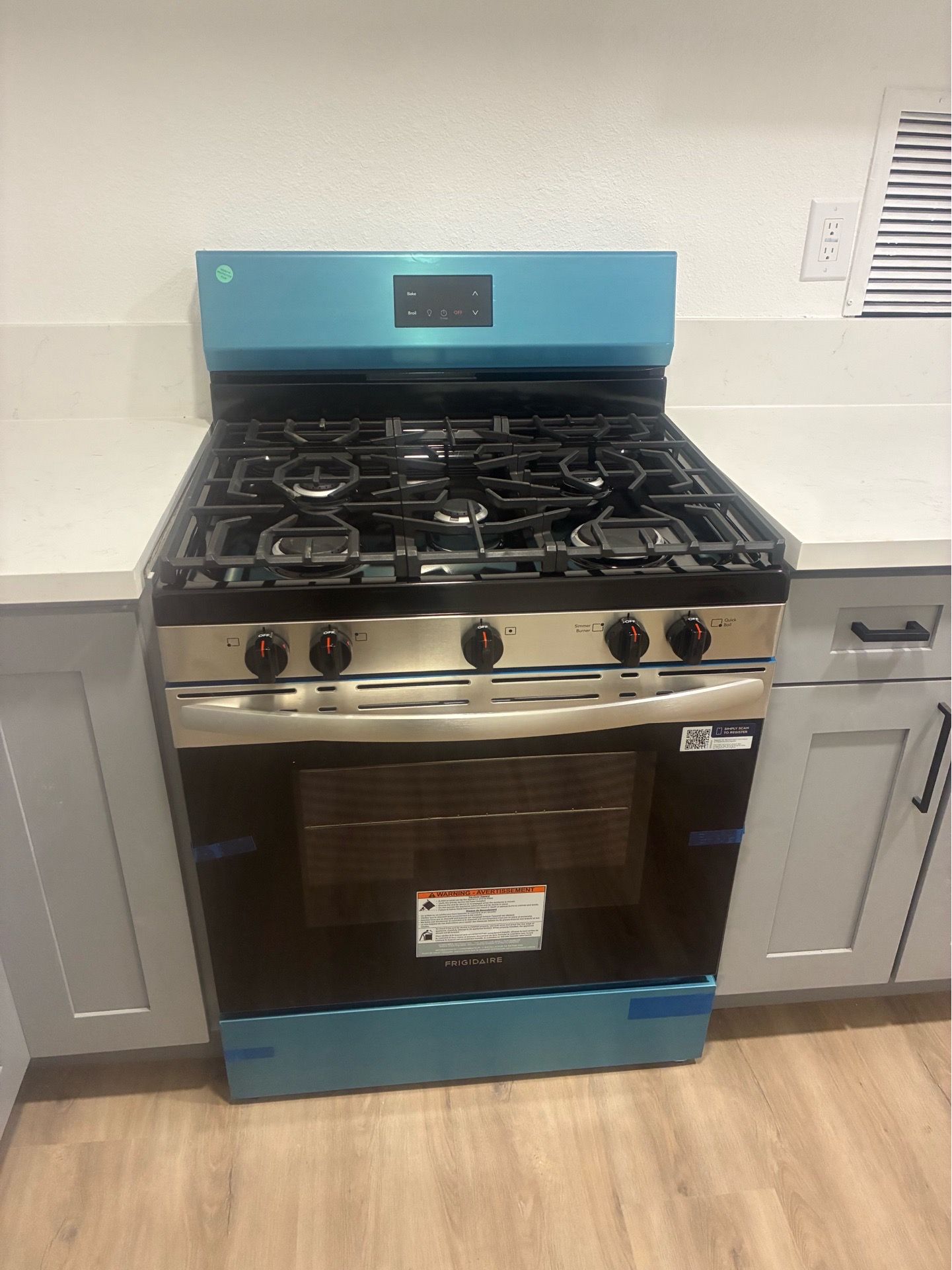 New Frigidaire Gas Stove 5 burners