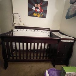 Nice Wooden Adjustable Height Crib 