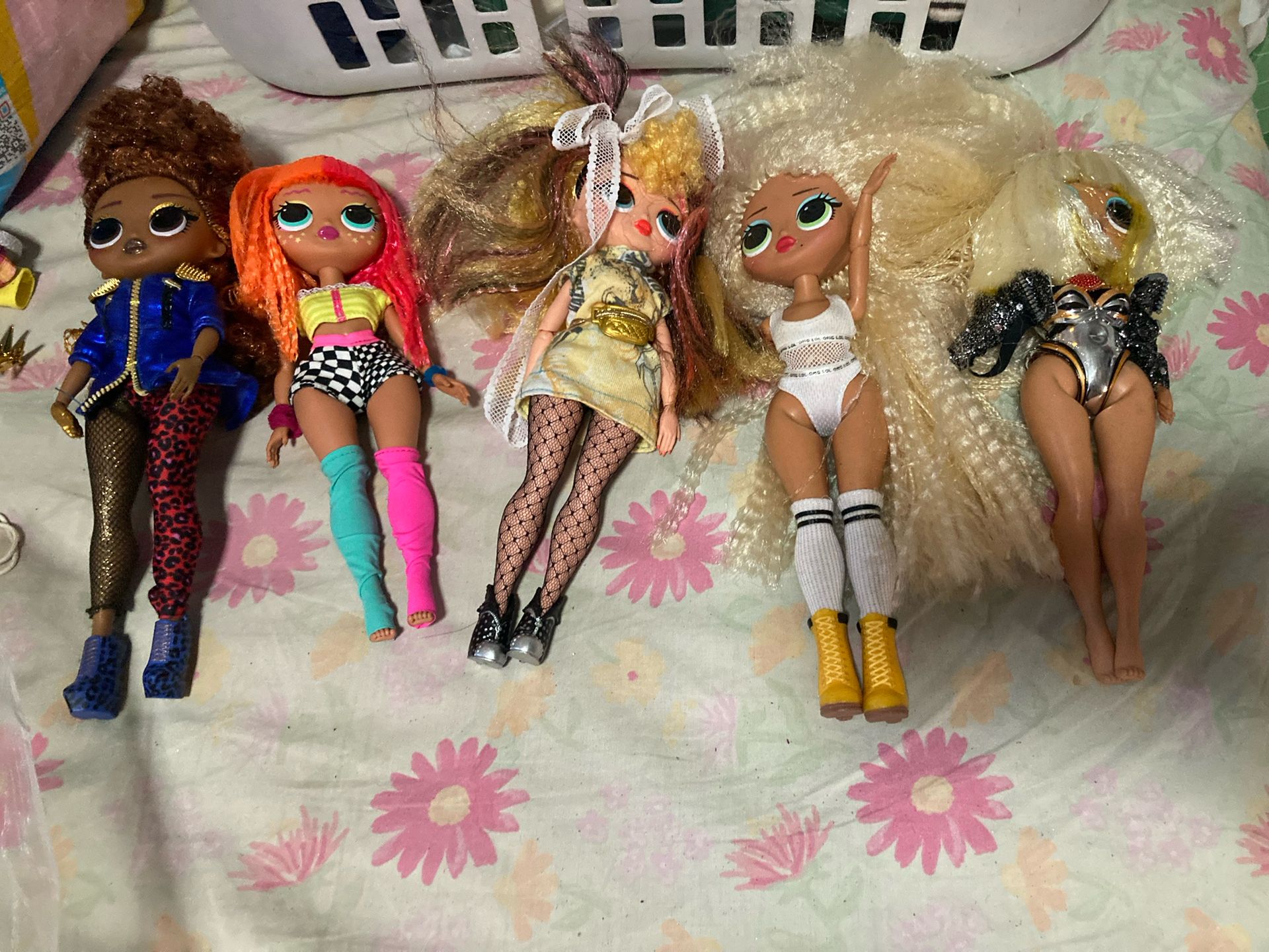 Lot Of 5 Large Lol Dolls With Extras 