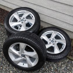 Audi RS Q3 Rims and Tires