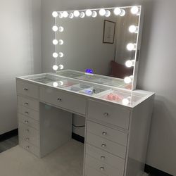 Makeup Vanity Deluxe with three double drawers