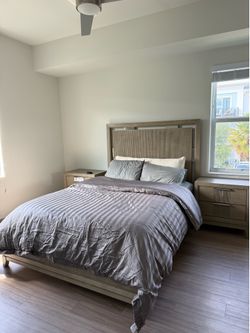 Rooms To Go Queen Bed Set