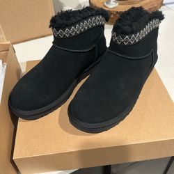 Brand New Uuugs Size 9