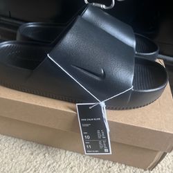 Nike Calm Slides