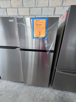 LG Stainless Steel Top-Freezer Refrigerator