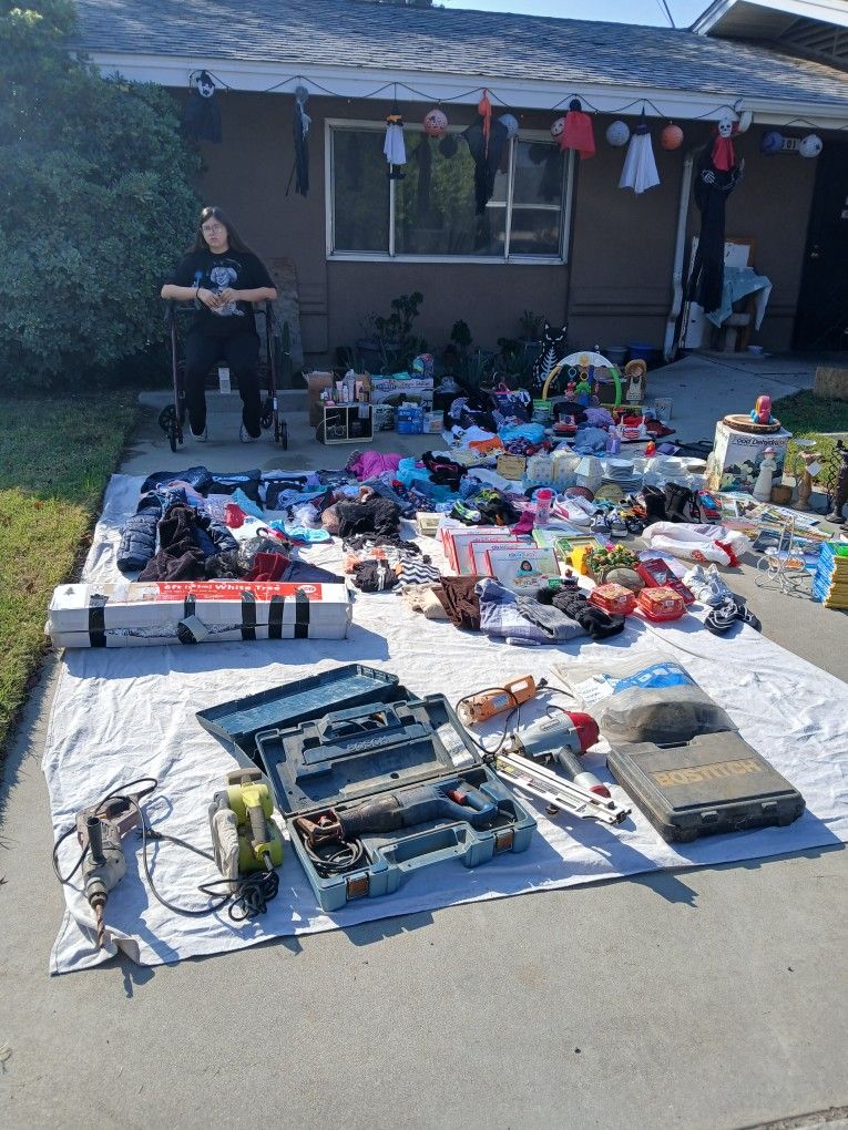 Yard Sale..2601 BELL AVE CORCORAN....50 CENTS AND UP