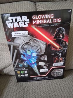 Star Wars Glowing Mineral Dig Kit- New