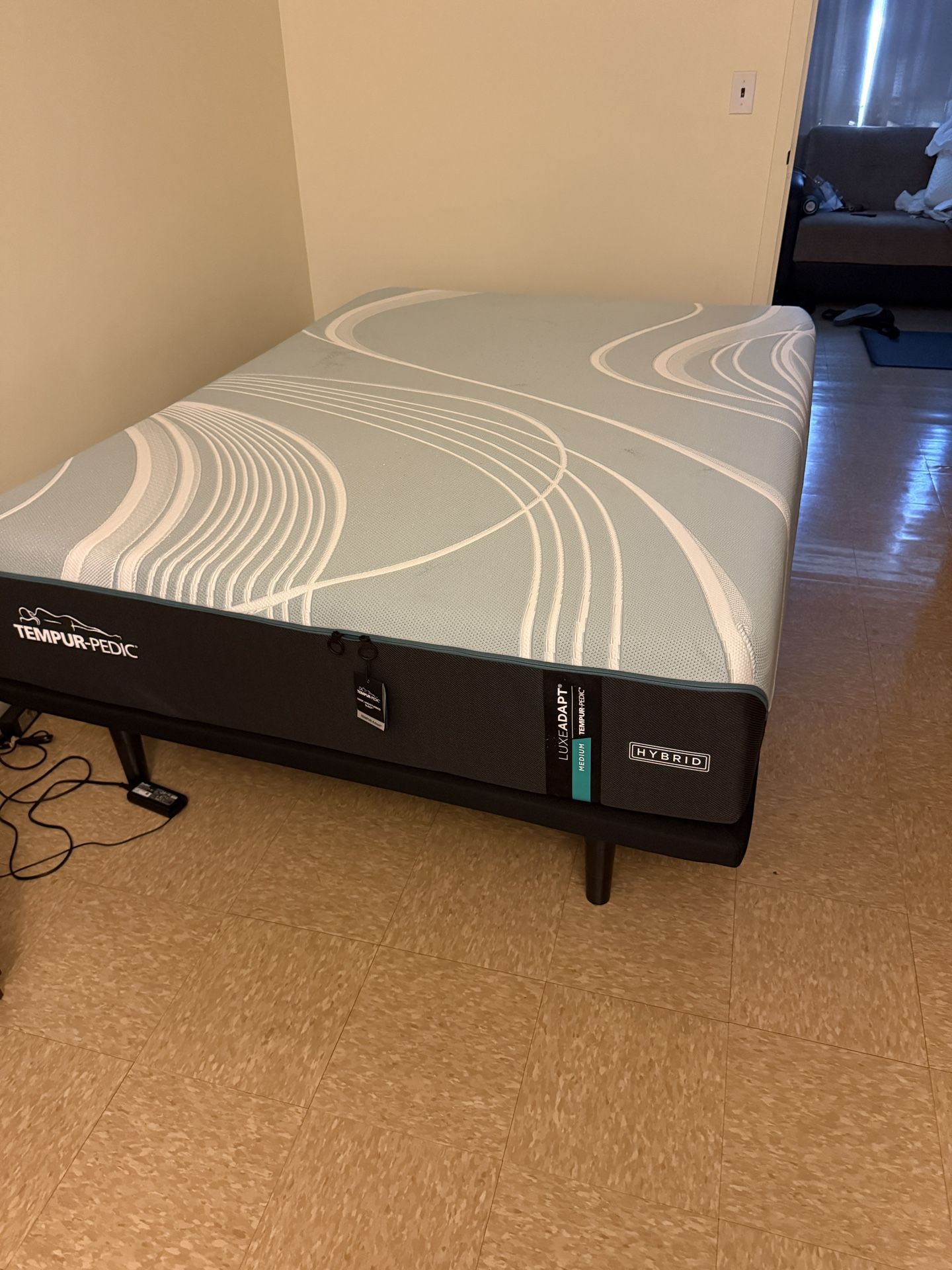 Tempurpedic Luxe Adapt Matress Queen