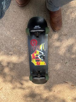 Guns and roses skate board