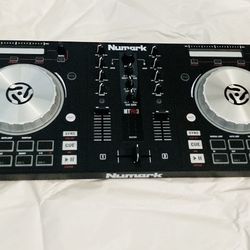 Numark mixtrack Pro All In One DJ Deck Controller
