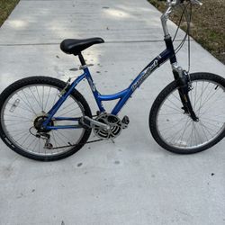 Diamondback Hybrid Comfort Bike (Map 1st Plz)