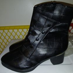 BLACK Boots 