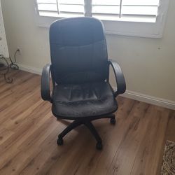 Office Chair 15dls Obo