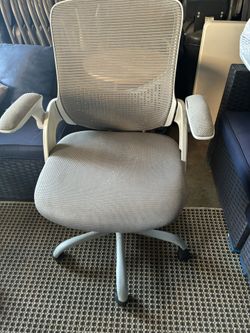 Rolling office chair
