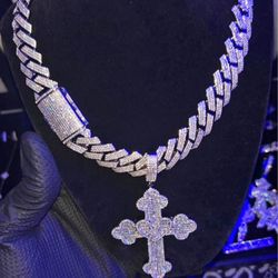 Bussdown Chain And Pendant /NEGOTIABLE