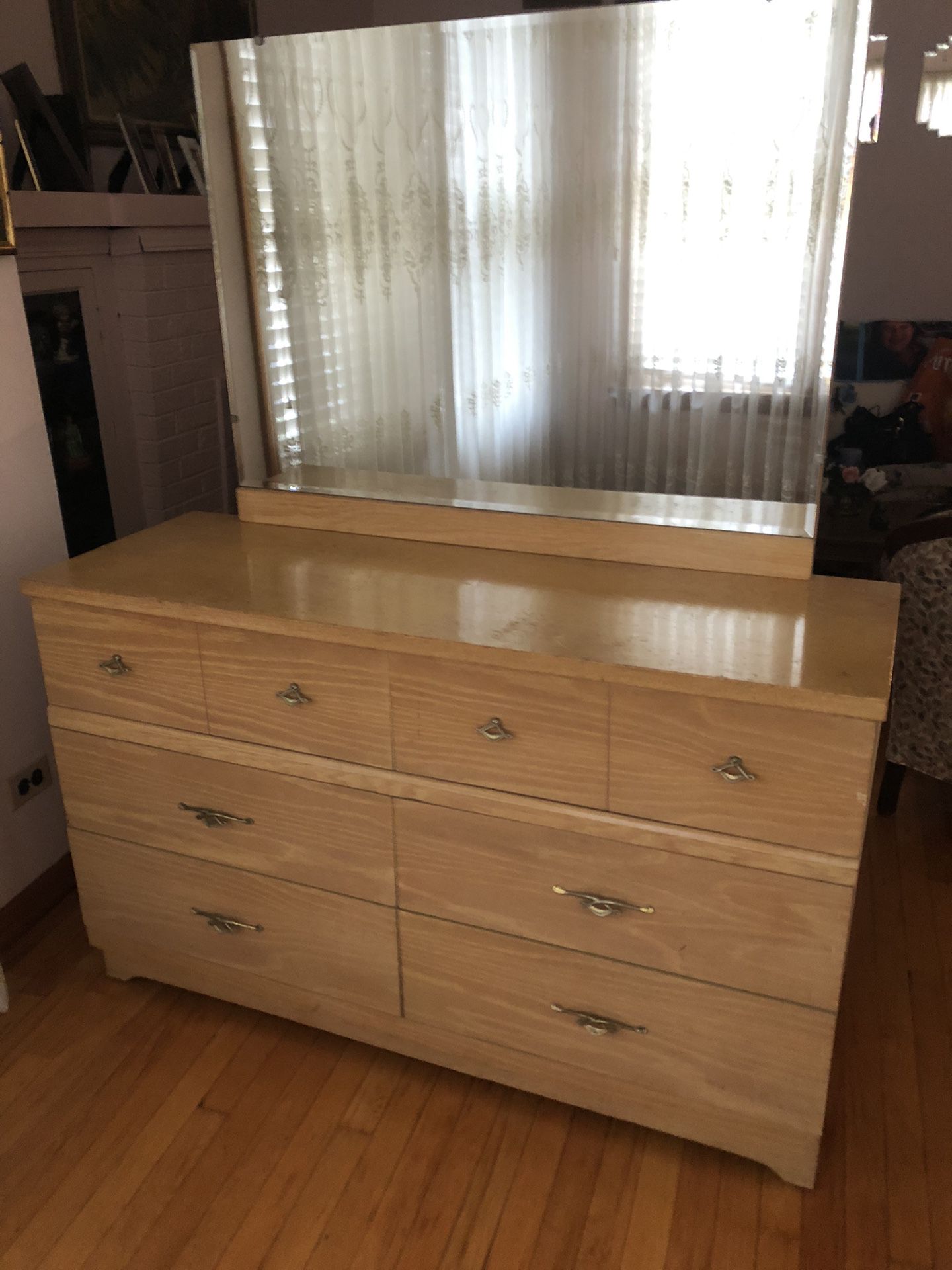 DRESSER WITH MIRROR AND NIGHTSTAND VINTAGE 
