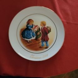 COLLECTORS ITEM AVON Christmas 1984 Collectors Plate