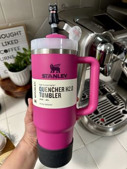 Stanley quencher 30 oz NWT - FUCHSIA COLOR