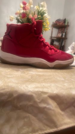gym red jordan 11 Size 8.5 