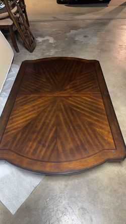 REAL WOODEN EXTENDING DINING TABLE INCLUDES 6 CHAIRS