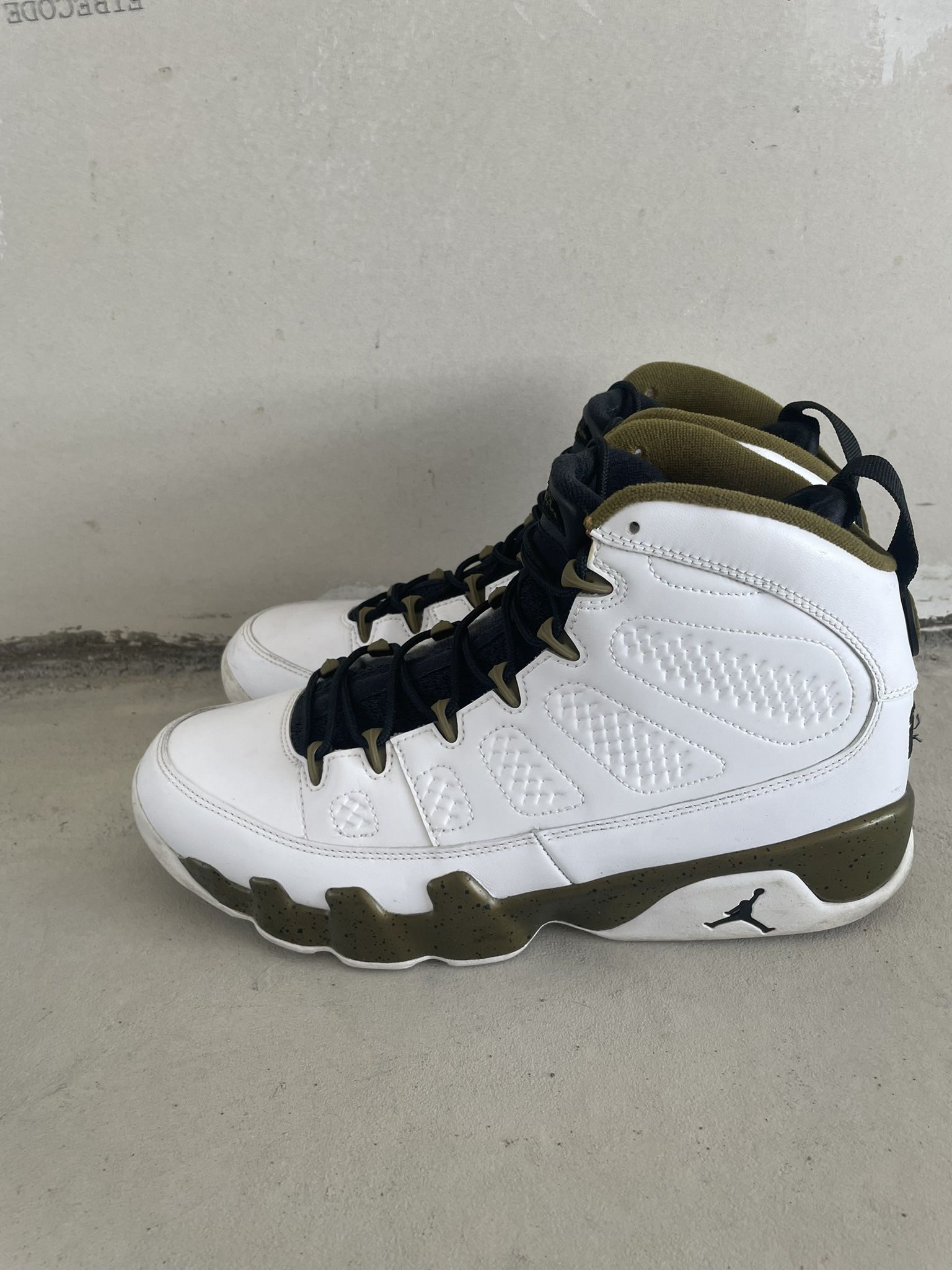 Nike Air Jordan Retro 9 ‘Statue’
