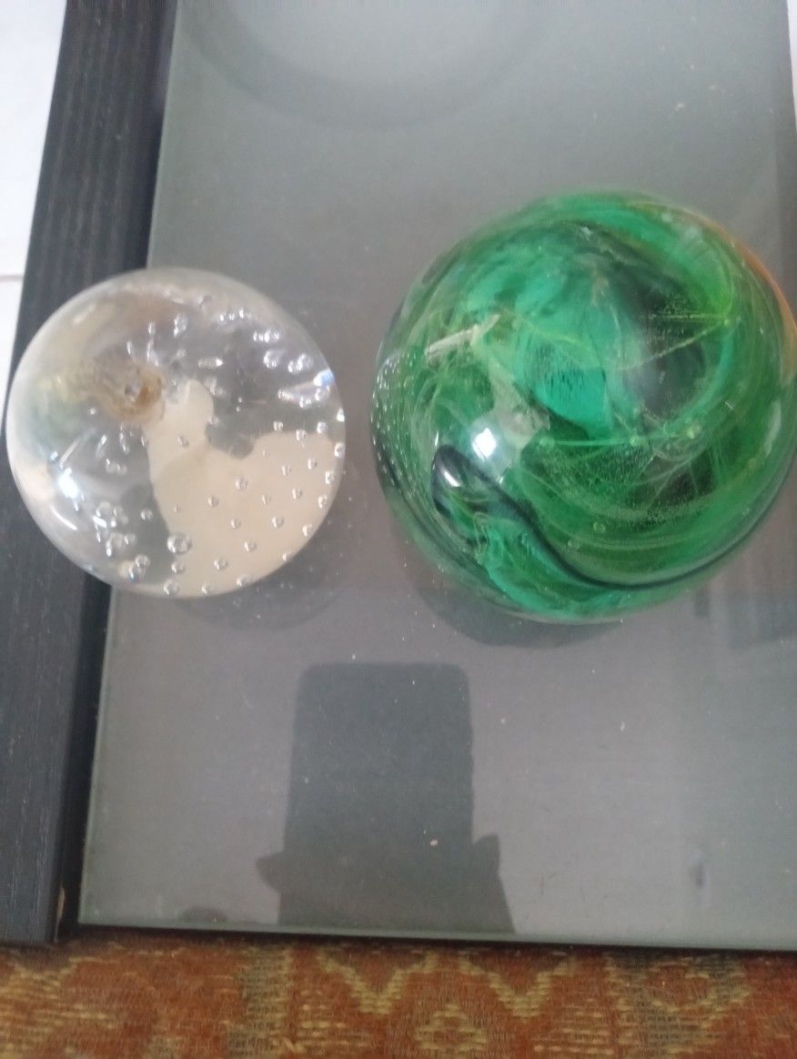 Kerry Paperweight & Waa Paperweight 