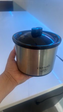 Tiny crockpot, little dipper for fondue