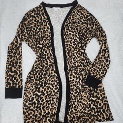 ✅️ Leopard Cardigan• Soft & Stretchy• Size M• Great Condition• $15firm
